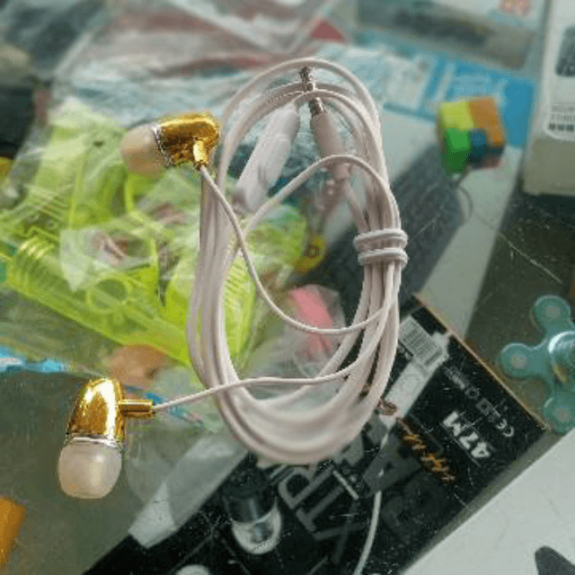 Stereo Earphone clean and Balanced acousticsound Earphone
